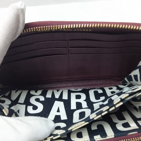 Marc By Marc Jacobs Maroon Leather Zip Around Credit Card Long Wallet - Picture 11 of 16
